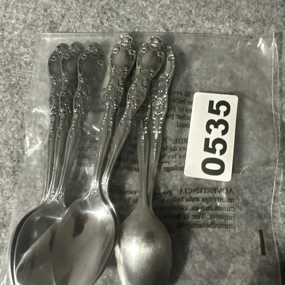 8 International Stainless VERONA Pattern Teaspoons Korea‎